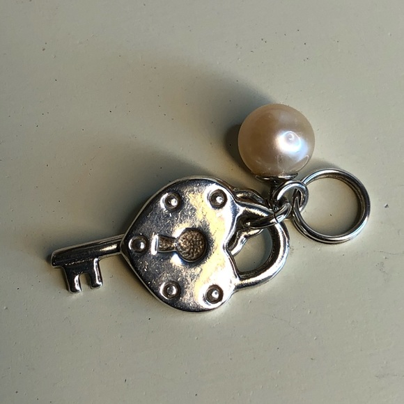 Vantel Pearls "Key to My Heart" Charm - Picture 5 of 9